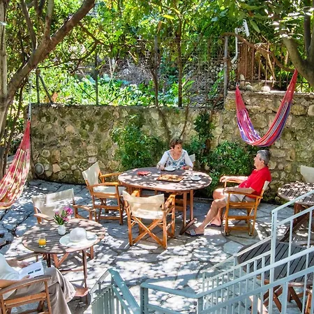 Nefeli Άγιος Νικήτας